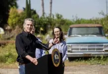 Gobernador de California impugna aranceles impuestos por Trump