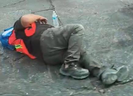 Conductora embiste a motociclista en Himno Nacional