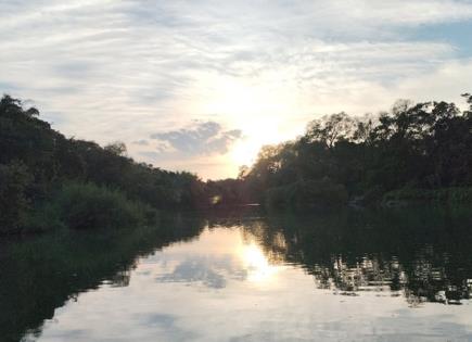 Baja el nivel de río, pese a veda de riego