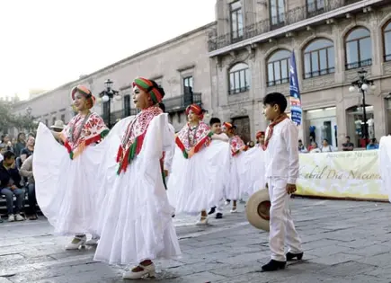 Conmemoran el Día Nacional de la Danza Folclórica Mexicana