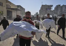 Ataques israelíes matan al menos a 25 en Gaza y Huckabee se estrena como embajador de EEUU