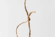 Hallan cuerpo de mujer colgado en baños de parroquia en Monterrey Hallan cuerpo de mujer colgado en baños de parroquia en Monterrey