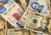 Peso mexicano gana terreno frente al d&oacute;lar y cierra en 19.39
