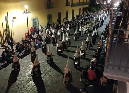 Crónica | Una procesión silente Crónica | Una procesión silente