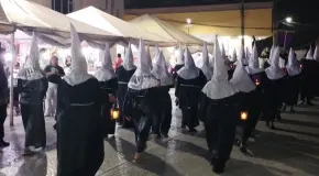 Participan cofradías en Procesión del Silencio