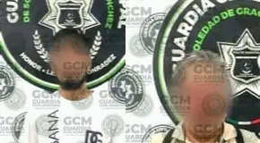 Riñen taxista y usuario por cobro de servicio 