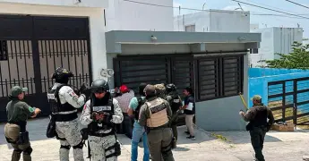 Incautan armamento y equipo táctico en cateo