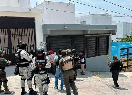 Incautan armamento y equipo táctico en cateo