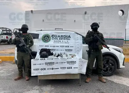 Maleantes abandonan camioneta en Rayón