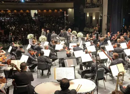 Trabajadores de la OSSLP se manifiestan en despedida a Miramontes