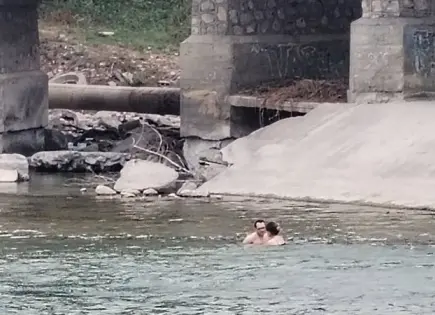 Visitantes usan río Valles como paraje Visitantes usan río Valles como paraje