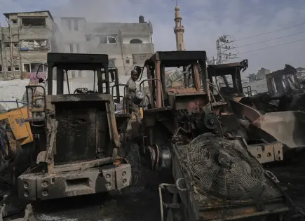 Ataques israelíes matan a 17 en Gaza y destruyen maquinaria pesada necesaria para retirar escombros