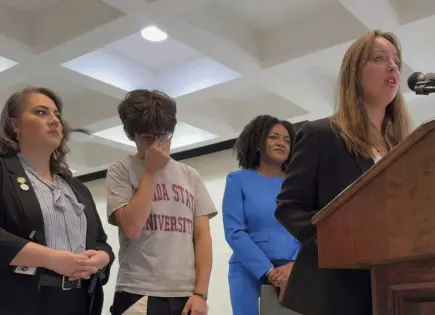 Estudiantes de Florida se movilizan tras tiroteo en la Universidad Estatal