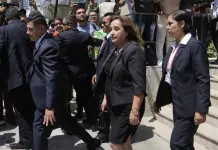 Congreso peruano niega permiso a presidenta para viajar al funeral del papa Francisco