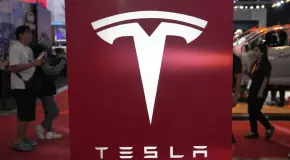 Tesla busca nuevo CEO ante caída de ganancias