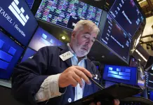 Impacto de reportes de ganancias en Wall Street y la incertidumbre económica