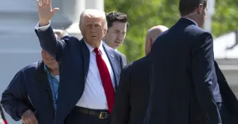 Juez prohíbe a Trump negar fondos a ciudades santuario que limitan cooperación migratoria
