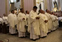 Siguen oraciones en SLP por Francisco; la misa será el sábado Siguen oraciones en SLP por Francisco; la misa será el sábado