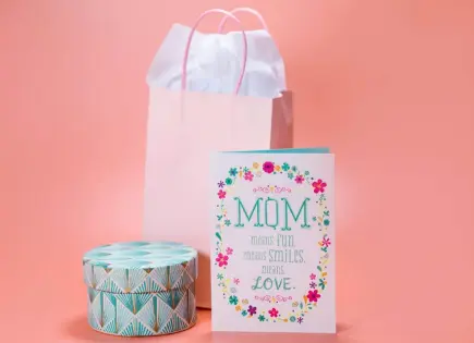 Cómo elegir el perfume perfecto para mamá según su personalidad