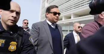 Condena a excongresista por fraude y robo de identidad