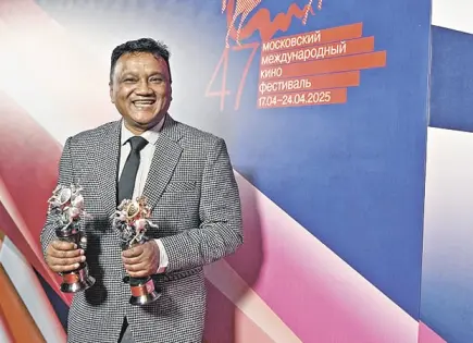 CINEASTA INDIO SE LLEVA el ‘SAN JORGE DE ORO’