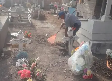 Realizan limpieza de panteones municipales