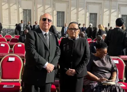 Rosa Icela Rodríguez despide al al Papa Francisco en representación de México