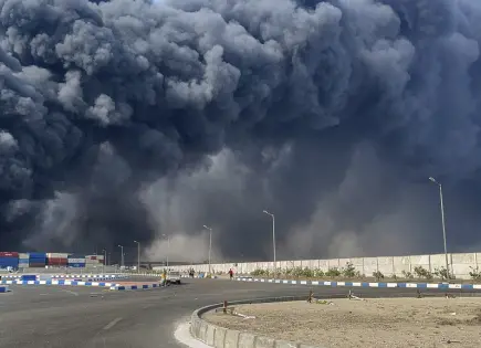 Aumentan a 14 los muertos por la explosión en un puerto iraní