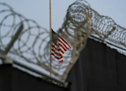 Migrantes sufren aislamiento e intimidación en Guantánamo