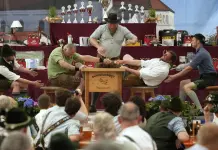 Dedos ensangrentados forman parte del deporte tradicional alemán