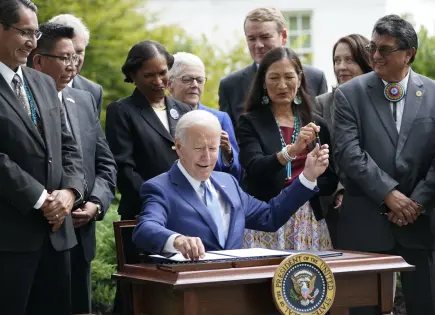 Trump rescata el Columbus Day en medio de controversia