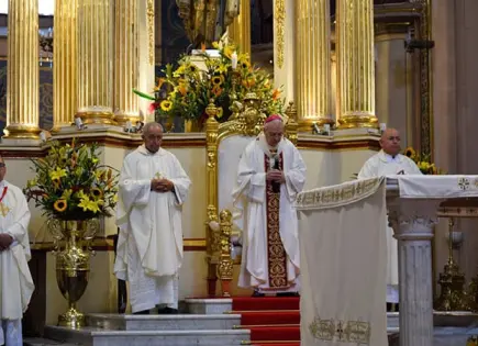 Con misa despiden al Papa Francisco