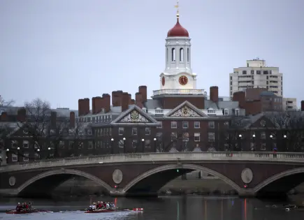 Universidad de Harvard demanda al Gobierno de Trump por Congelamiento de Fondos