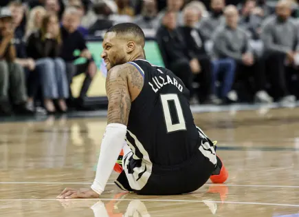 Impactante lesión de Damian Lillard en los Bucks de Milwaukee