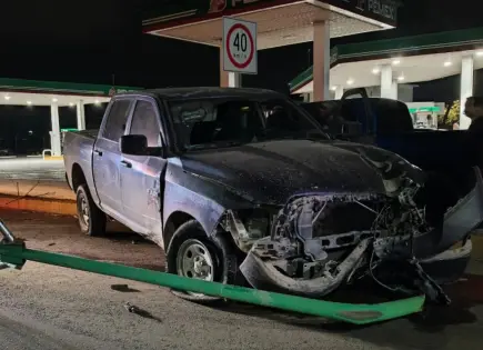 Agente de la PDI se estrella en poste de alumbrado