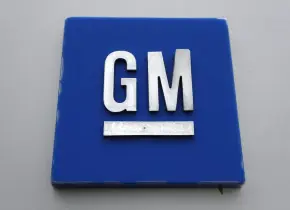 Profeco llama a revisión 932 unidades de GM por falla en GMC Sierra 2022