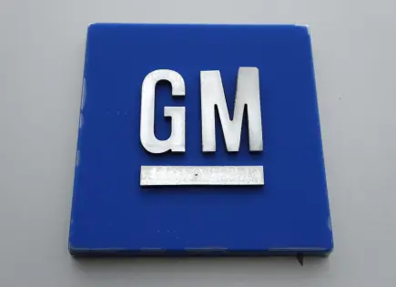GM llama a reparación de vehículos por defectos en el motor