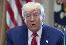 Trump afirma que niños de EEUU podrían recibir dos muñecas en lugar de 30, pero China sufrirá más