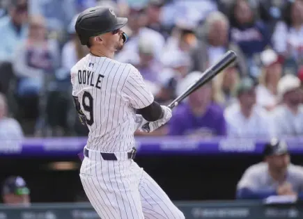Victoria de los Rockies de Colorado con jonrón de Brenton Doyle