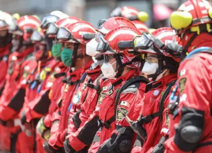 Simulacro en CDMX: rescates, grúas y binomios caninos en pleno Eje Central