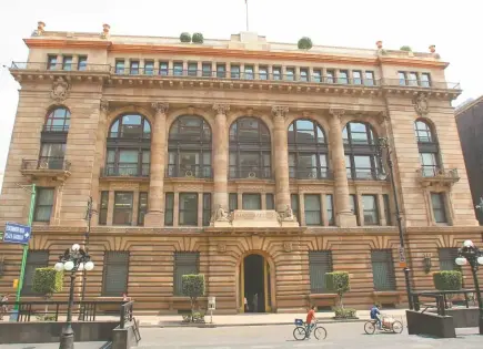 Banxico refuerza su autonomía con entrega simbólica de 18 mil millones de pesos