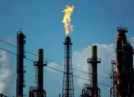 Prevé el BM caída en los precios del petróleo