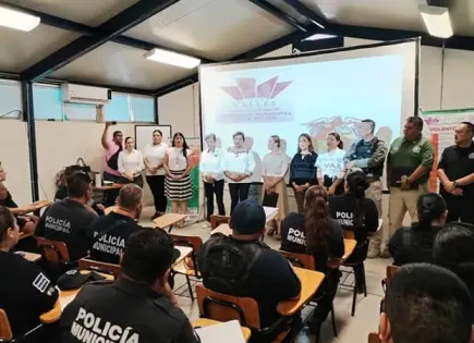 Capacitan a polis en violencia de género
