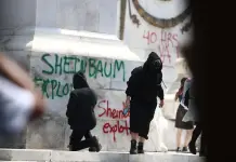 Encapuchados causan destrozos en marcha por Día del Trabajo en CDMX