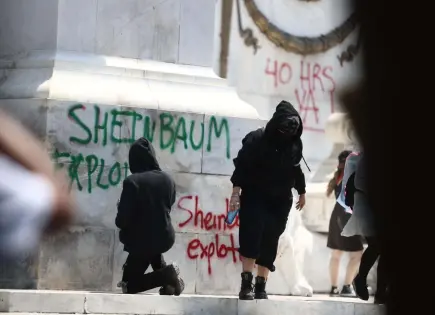 Encapuchados causan destrozos en marcha por Día del Trabajo en CDMX