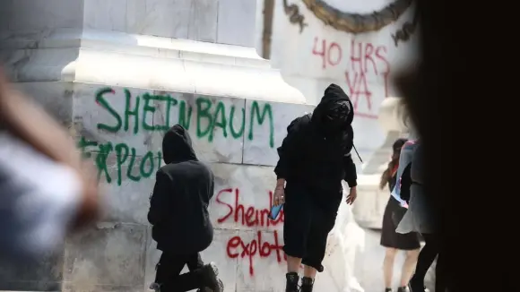 Encapuchados causan destrozos en marcha por Día del Trabajo en CDMX