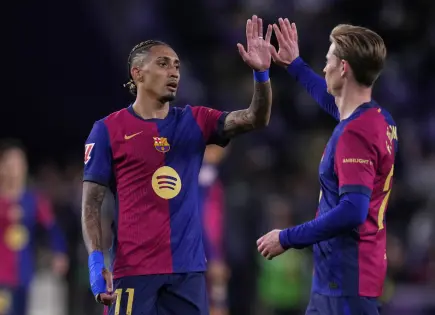 El Barça remonta y se mantiene líder
