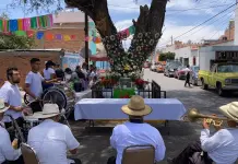 Celebran D&iacute;a de la Santa Cruz pese a precariedad laboral