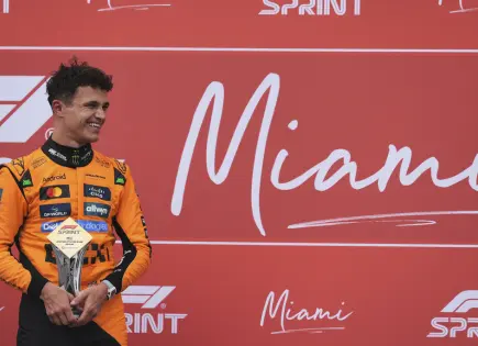 Norris gana el caótico sprint de Miami