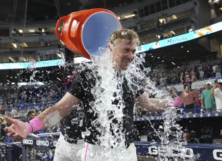 Kyle Stowers brilla en triunfo de los Marlins